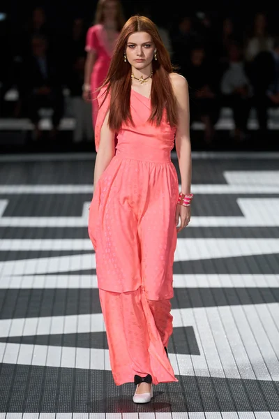 Look 18